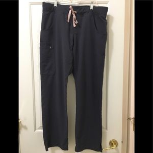 FIGS Women’s Kade Cargo Scrub Pants